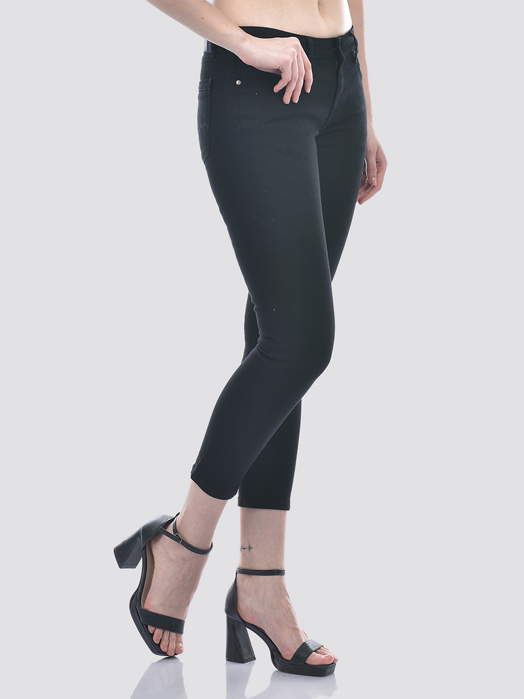 Numero Uno Women Black Slim Fit Sustainable Jeans